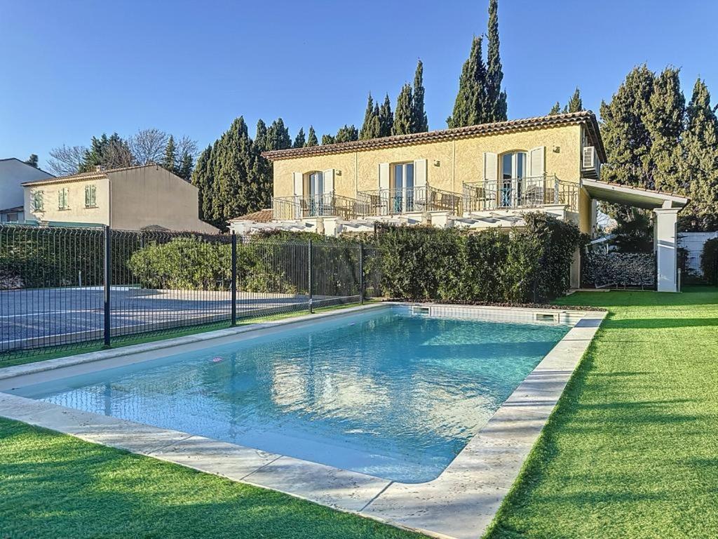Le Clos De Saint Aygulf Bagian luar foto