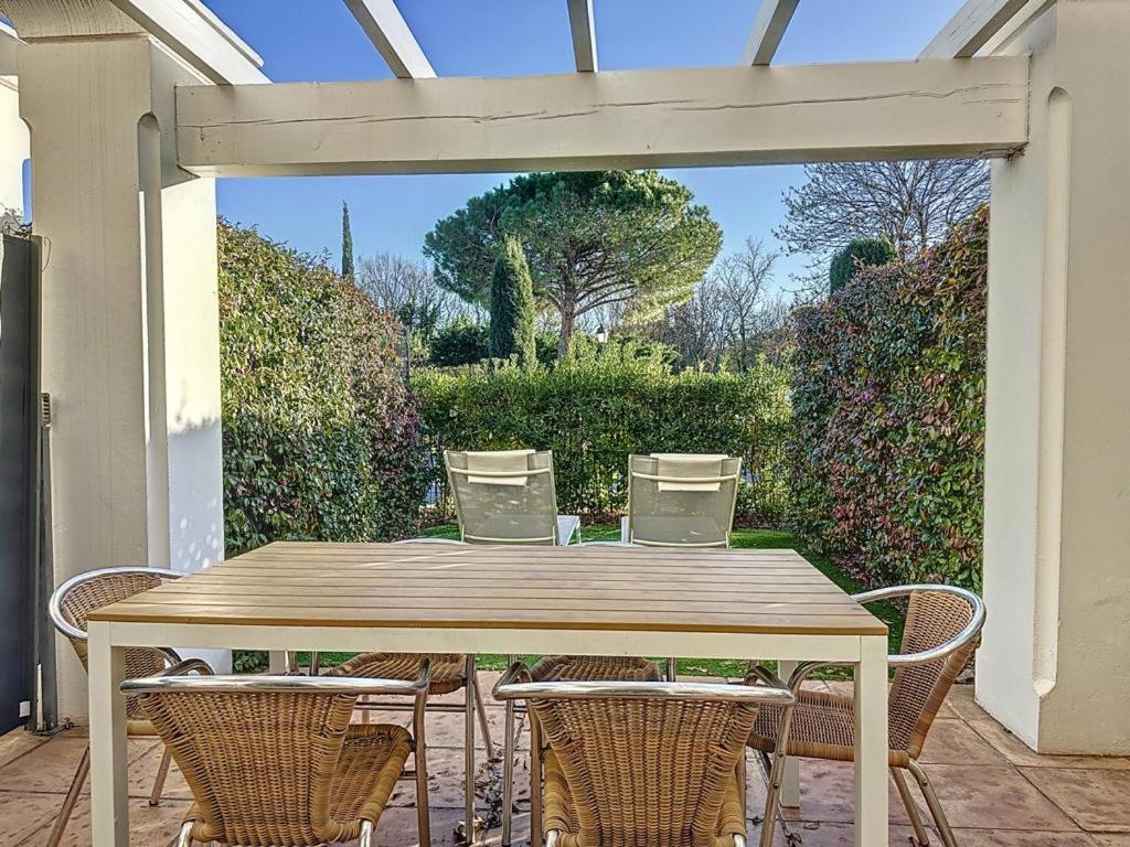 Le Clos De Saint Aygulf Bagian luar foto