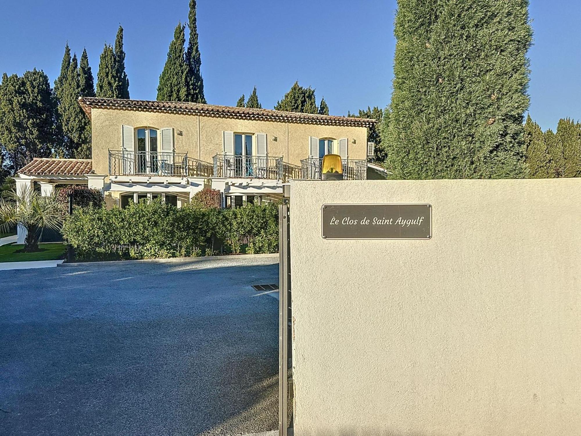 Le Clos De Saint Aygulf Bagian luar foto